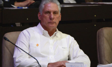 Insta Díaz-Canel a impulsar proceso de paz en Colombia