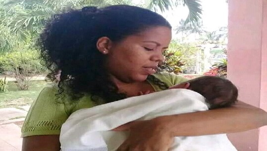 La historia del primer bebé cubano que lleva primero el apellido de la madre