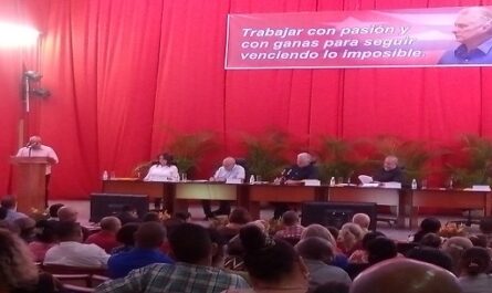 Reitera Díaz - Canel que en los municipios y con grandes esfuerzos podrán resolverse muchos problemas de nuestra sociedad