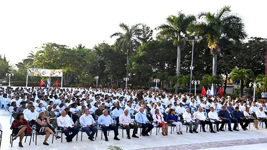 Asiste Díaz-Canel a acto por aniversario de la colaboración médica