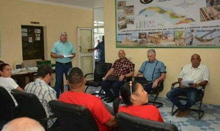 Presidente cubano regresa a Santa Clara para intercambiar con el pueblo