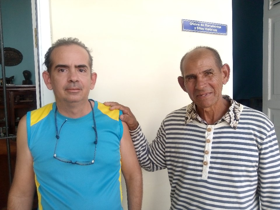 A la izquierda, el máster Lester Puntonet Toledo y uno los arqueólogos aficionados, Camilo del Valle Reyes. Fotos cortesía de la autora