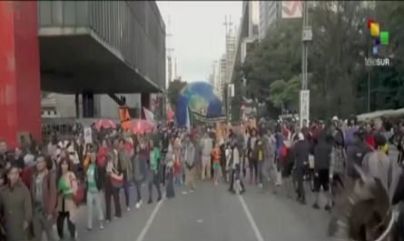 Activistas en Brasil protestan contra proyectos de ley que amenazan tierras indígenas