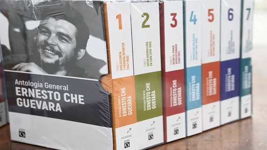 Asiste presidente cubano a presentación de antología sobre el Che