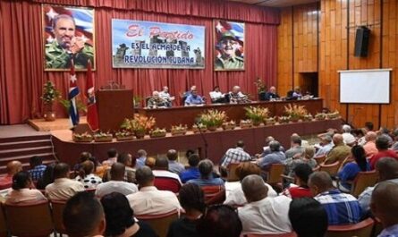 Presidente de Cuba insta a impulsar desarrollo desde los territorios