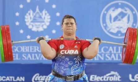Impone cienfueguera récord panamericano juvenil en levantamiento de pesas