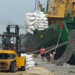Las dificultades con la distribución de alimentos básicos por la cuota normada, la protección del medio ambiente y la presencia de los Marineros de Cienfuegos en la disputa por el título del torneo clausura del fútbol cubano son temas que te proponen los panelistas de Con palabra propia para este 10 de junio.
