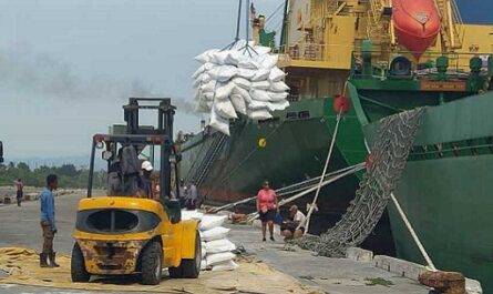 Las dificultades con la distribución de alimentos básicos por la cuota normada, la protección del medio ambiente y la presencia de los Marineros de Cienfuegos en la disputa por el título del torneo clausura del fútbol cubano son temas que te proponen los panelistas de Con palabra propia para este 10 de junio.