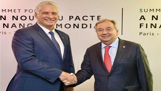 Dialogan en Francia presidente cubano y secretario general de la ONU