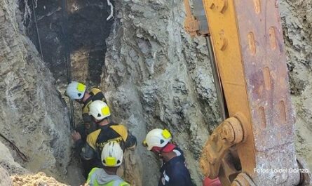 El camarógrafo del Telecentro MoaTV, Alexudis Leyet, informó que las fuerzas de rescate ya llegaron hasta Fernando Herrera Ramírez, quien cayera a un pozo este domingo cuando realizaba un mantenimiento del mismo.