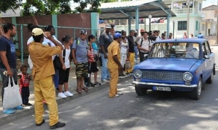 Los Inspectores Populares de Transporte, conocidos como “Los Amarillos”, modificaron desde finales de 2022 la forma de gestión, al pasar de personal estatal perteneciente a la Empresa Provincial de Transporte, a trabajadores por cuenta propia. (Foto: JC Dorado)