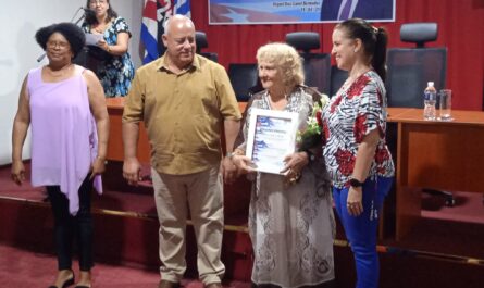 Festejan profesionales de la UPEC en Cienfuegos aniversario 60 de la organización (Foto tomada por Luzdeibys González Forcades)