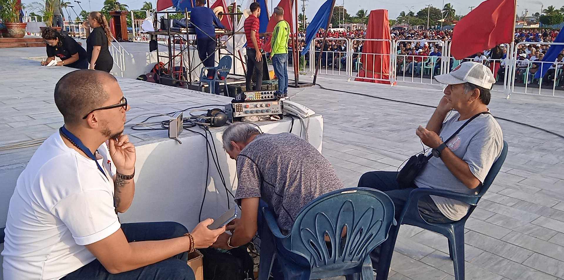 El acto se transmite a través de las frecuencias de Radio Ciudad del Mar