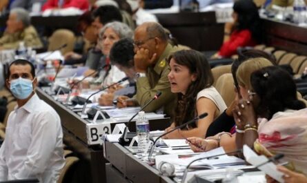 Aprueba Parlamento cubano política dirigida a niñez y juventudes