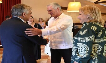 Sostiene Díaz-Canel reunión con empresarios portugueses (Foto tomada de Prensa Latina)
