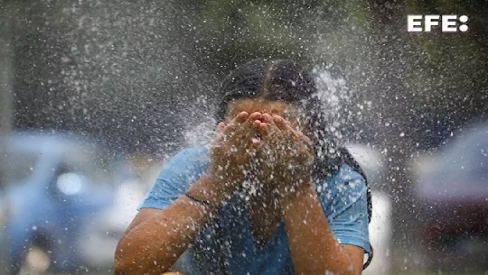 Españoles enfrentan segunda ola del calor del periodo con temperaturas de 44 grados