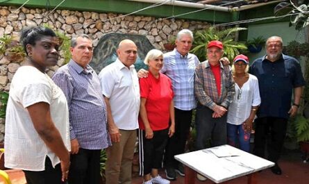 Departe Díaz-Canel con santiagueros a horas de 70 años del Moncada