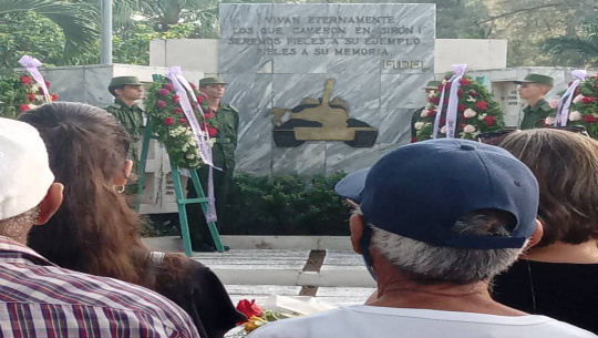 Depositan en Cienfuegos los restos del miliciano Ramón Jaureguí