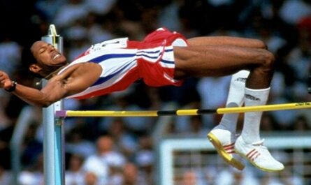 El presidente de Cuba, Miguel Díaz-Canel, recordó este 27 de julio el récord mundial en salto de altura, impuesto por su coterráneo Javier Sotomayor hace 30 años en Salamanca, España.