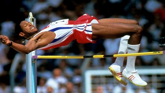 El presidente de Cuba, Miguel Díaz-Canel, recordó este 27 de julio el récord mundial en salto de altura, impuesto por su coterráneo Javier Sotomayor hace 30 años en Salamanca, España.