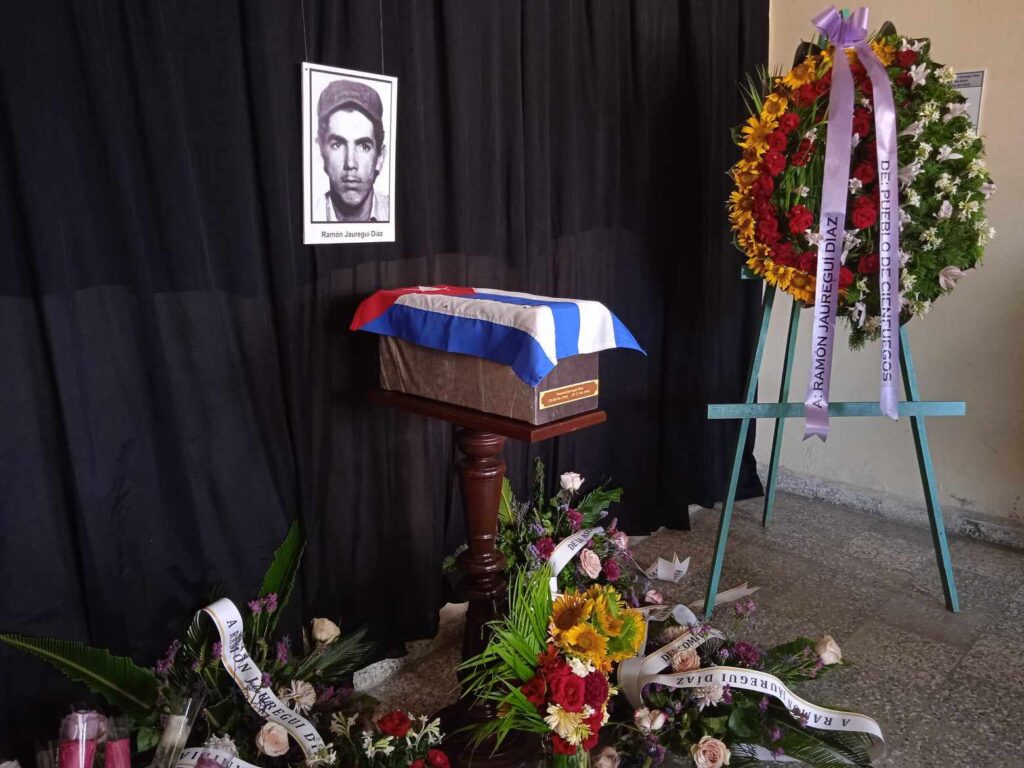 Procedentes de la provincia de Matanzas, este jueves llegaron a Cienfuegos los restos óseos del miliciano Ramón Jaureguí Díaz, joven residente en Caonao que, en abril de 1961 partió en el Batallón 339 hacia Playa Girón para combatir a las fuerzas mercenarias que invadieron la isla de Cuba.