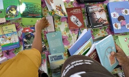 Como parte de las actividades del Festival del Libro en la montaña, varios escritores de la provincia llegan con presentaciones, paneles e intercambios con pobladores, hasta comunidades del Macizo de Guamuhaya