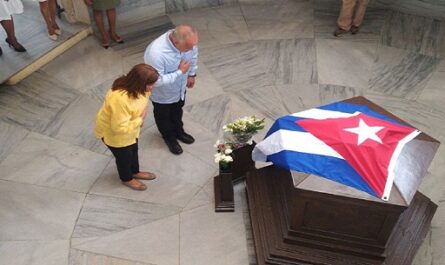 Recorre Diosdado Cabello Cementerio Santa Ifigenia y Cuartel Moncada