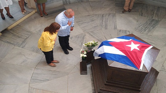 Recorre Diosdado Cabello Cementerio Santa Ifigenia y Cuartel Moncada