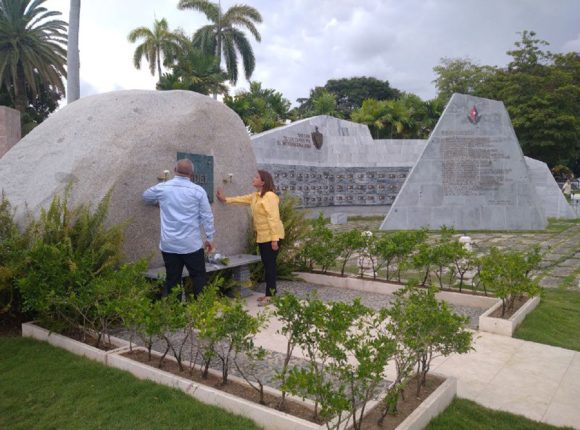 Recorre Diosdado Cabello algunos lugares insignes de Santiago de Cuba. Foto: ACN