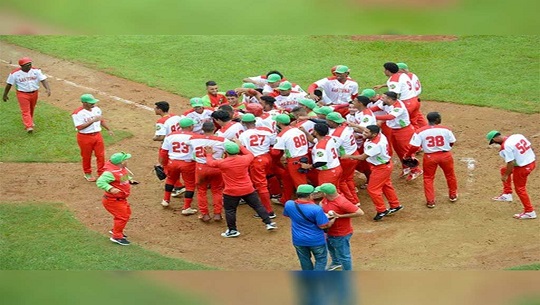 Leñadores ganan primer pulso a Leones en final beisbolera cubana (Foto tomada de Prensa Latina)