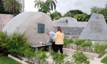 Diosdado Cabello rinde homenaje a Fidel Castro en Cuba