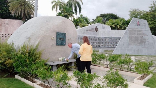 Diosdado Cabello rinde homenaje a Fidel Castro en Cuba