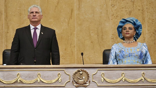 Cálido recibimiento a presidente de Cuba en Asamblea de Angola