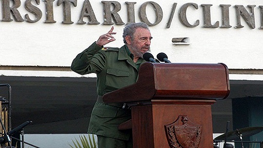 El doctor Pedro Hernández rememora en el Triángulo de la confianza la huella del líder histórico de la Revolución Cubana Fidel Castro en el desarrollo del sistema de salud en Cienfuegos.