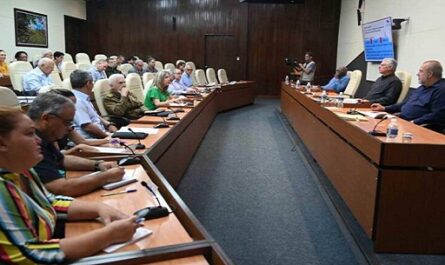 Presidente de Cuba chequeó preparativos del nuevo curso escolar