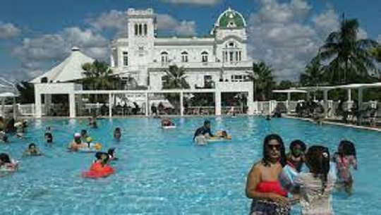 Turismo en Cienfuegos con opciones de esparcimiento en el verano (Tomado de ACN)