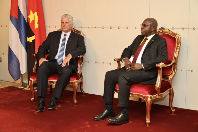 Presidente cubano arriba a Angola en visita oficial. Foto: Alejandro Azcuy Domínguez