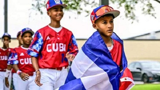 Celebra Díaz-Canel debut de Cuba en liga de béisbol infantil en EEUU