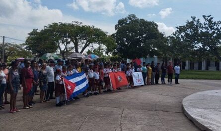 Jóvenes cienfuegueros rinden tributo a la gesta del 5 de Septiembre