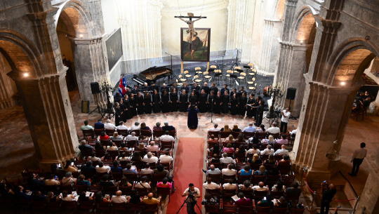 Asiste Díaz-Canel a velada cultural homenaje a Salvador Allende