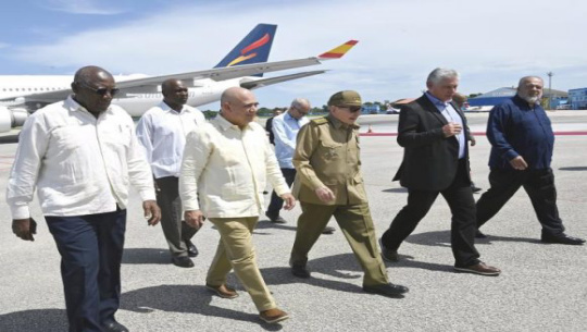 Raúl recibió a Díaz-Canel al regresar de Nueva York