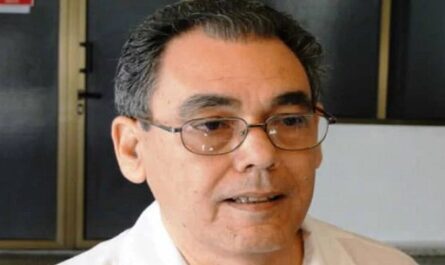 Médico cubano recibe premio de la OPS a la gestión y liderazgo en servicios de salud