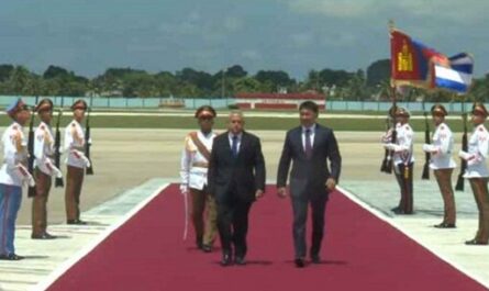 Llega a Cuba presidente de Mongolia para Cumbre del G77 y China