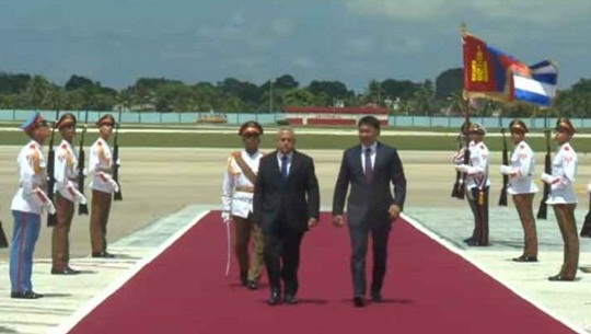 Llega a Cuba presidente de Mongolia para Cumbre del G77 y China