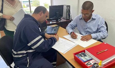 La inauguración de una sede notarial en la refinería de petróleo de Cienfuegos permitirá recibir todos servicios de la rama jurídica a los trabajadores del centro y la población aledaña, aseguró Sonia Peña Figueroa, jefa del Departamento Provincial de Notaría.