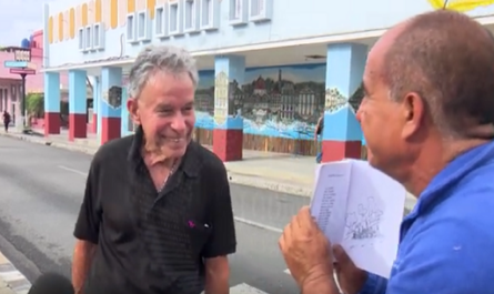 Escritores cienfuegueros promocionan literatura en calles de la ciudad (1)