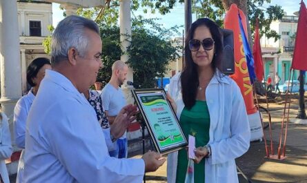 Celebran en Cienfuegos Día del Trabajador Farmacéutico