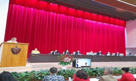 Homenaje a Fidel en la clausura del Tercer Congreso de medicina familiar en Cuba