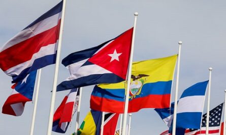 La bandera cubana ondea en la villa parapanamericana