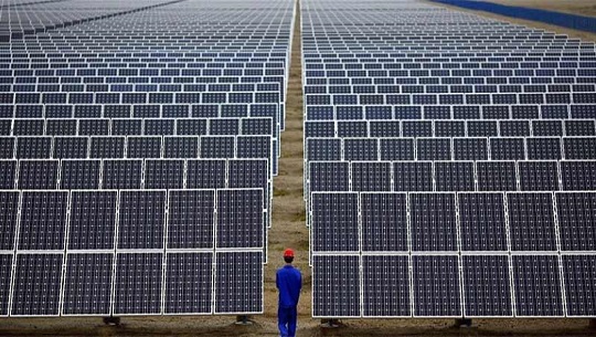 Manufactura inteligente impulsa industria de paneles solares en China